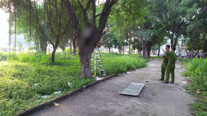 nguoi dan ong tu vong trong tu the treo co tai cong vien o sai gon