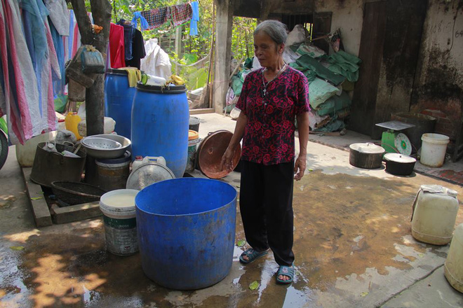 tam su cua ba lao bi tieu thuong dan mat doa vut thit lon xuong ao vi dam mo lon nha dem ban