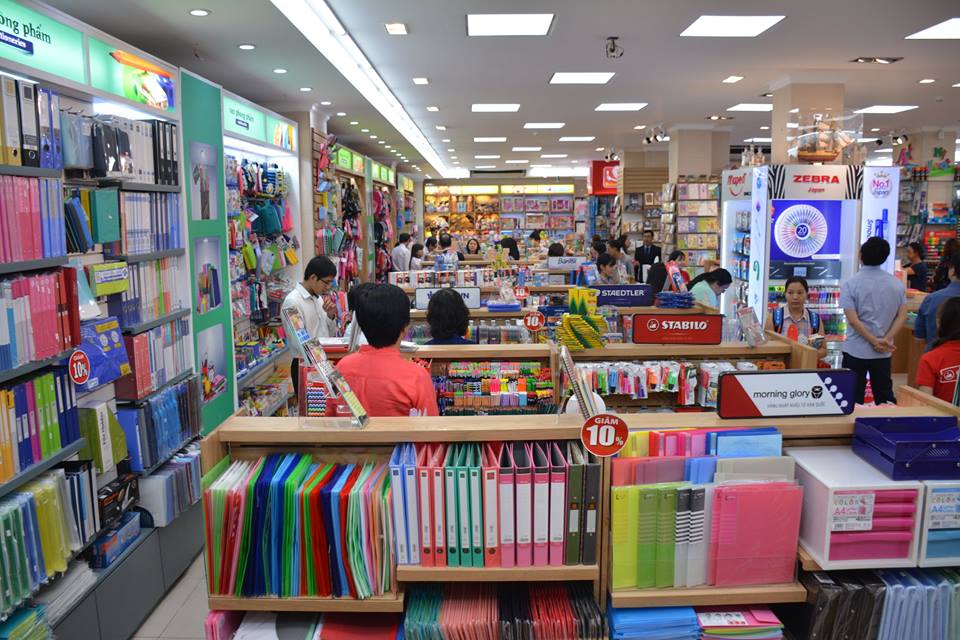 hon 15000 tua sach duoc trung bay tai trien lam sach tieng nhat