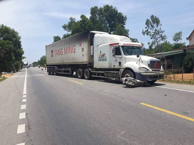 di mua da lanh nam sinh lop 8 bi xe container can tu vong