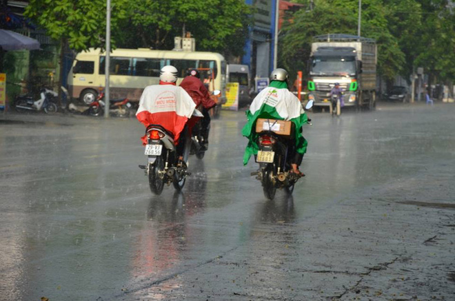 ha noi da co con mua giai nhiet dau tien sau dot nang nong ky luc suot 5 ngay qua