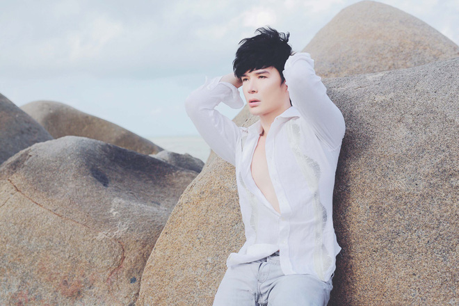 nathan lee phoi minh duoi nang de quang ba san pham moi