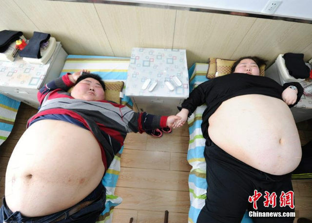 mong muon hanh phuc tron ven cap vo chong nang 400kg cung nhau giam tong cong 200kg de co con