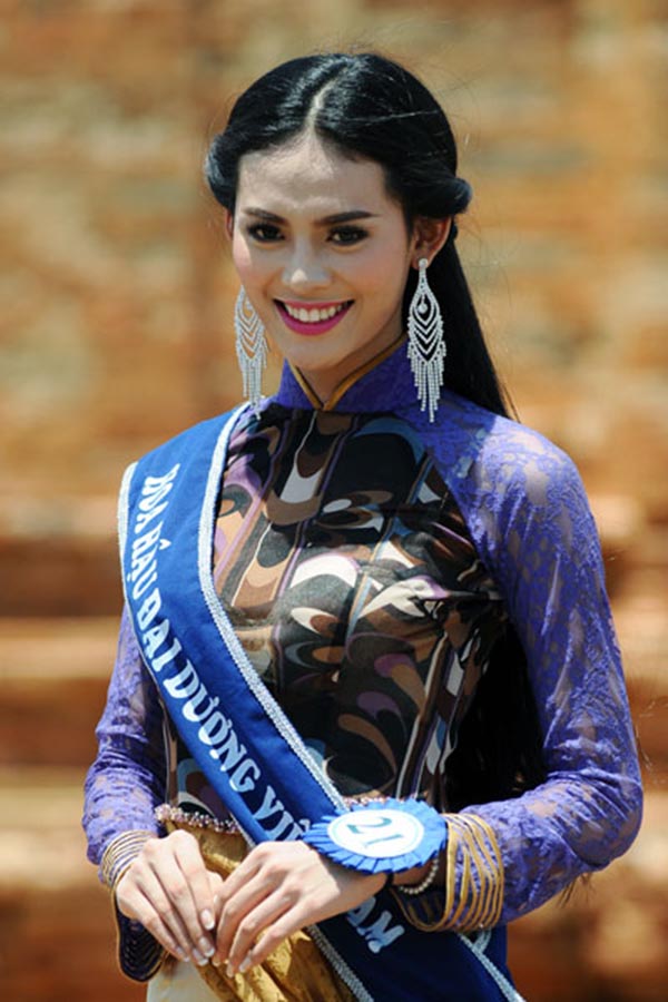 nguoi dep hoa hau to chuc dam cuoi voi dai gia hon 16 tuoi xa hoa nhat nhi showbiz viet