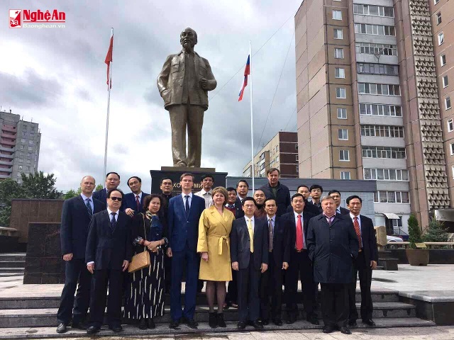 khanh thanh tuong dai chu tich ho chi minh tai que huong lenin