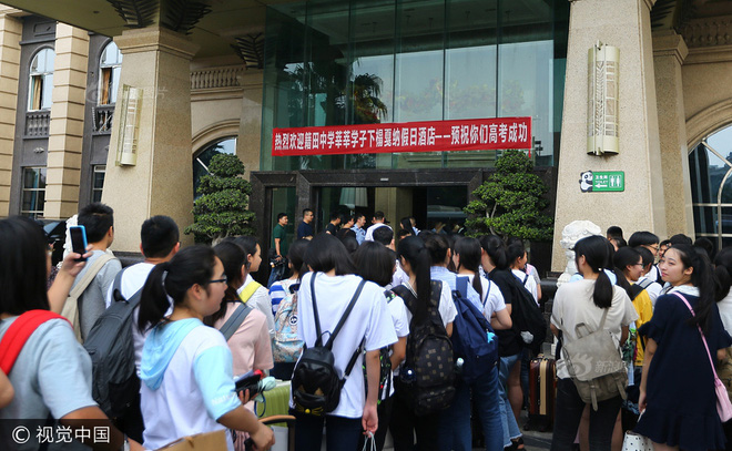 trung quoc nong hung huc trong mua gaokao mot trong nhung ky thi khoc liet nhat the gioi