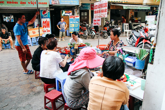 quan oc dac biet o ha noi suot 20 nam chu va nhan vien khong noi voi khach mot loi