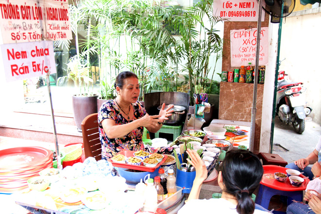 quan oc dac biet o ha noi suot 20 nam chu va nhan vien khong noi voi khach mot loi