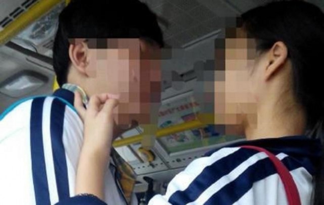 co be 15 tuoi mang thai voi cau ban cung truong va nguyen nhan khien nguoi me tre phai dau long