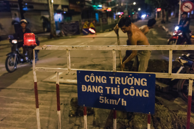 chum anh nhung cong nhan miet mai duoi long dat khi sai gon chim vao giac ngu