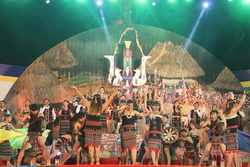 14 tinh thanh tham gia ngay hoi dung cay neu