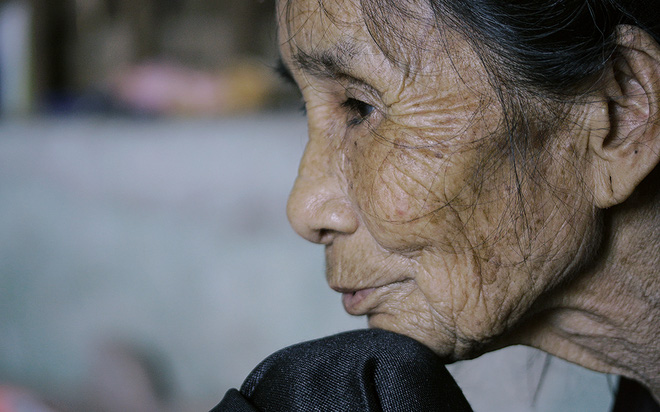 gong minh nuoi 2 dua con bai nao va me gia benh tat nhung doi vo chong nay chua mot lan muon bo cuoc
