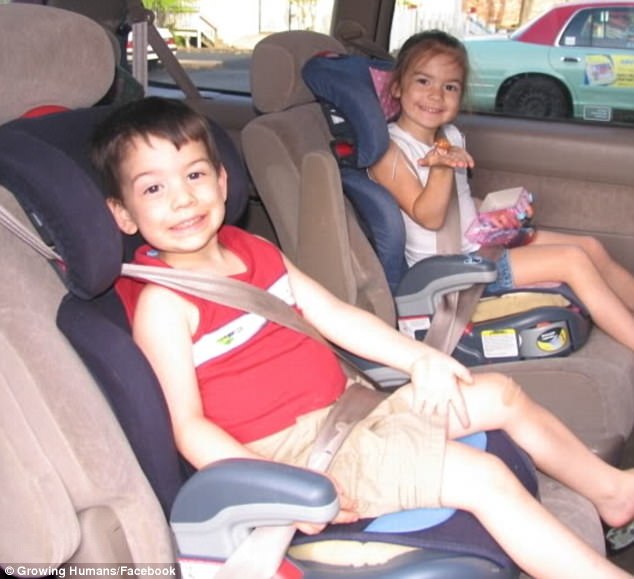 me mat con 3 tuoi trong tai nan xe tham khoc vi thieu kien thuc su dung ghe an toan tren o to cho con