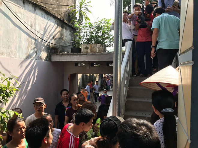 ong noi bang hoang ke lai giay phut thay chau trai 33 ngay tuoi tu vong trong chau nuoc