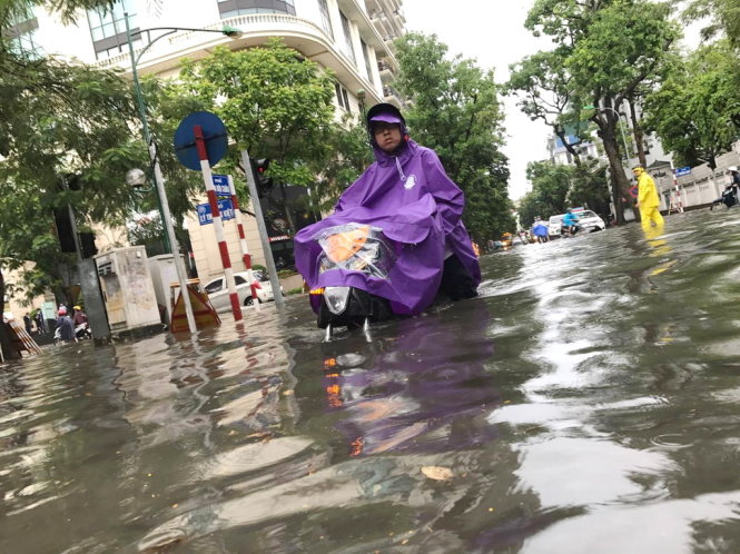 ha noi them 20 diem den ngap nang sau con mua lon