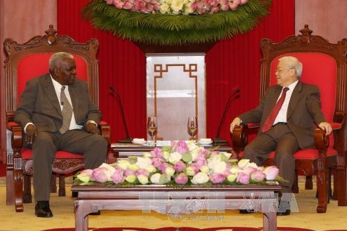 lam sau sac hon quan he anh em truyen thong viet nam cuba