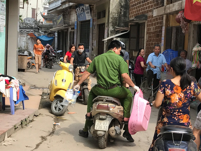 nguoi than duoc lay net chu de dieu tra vu be trai 33 ngay tuoi chet trong chau nuoc
