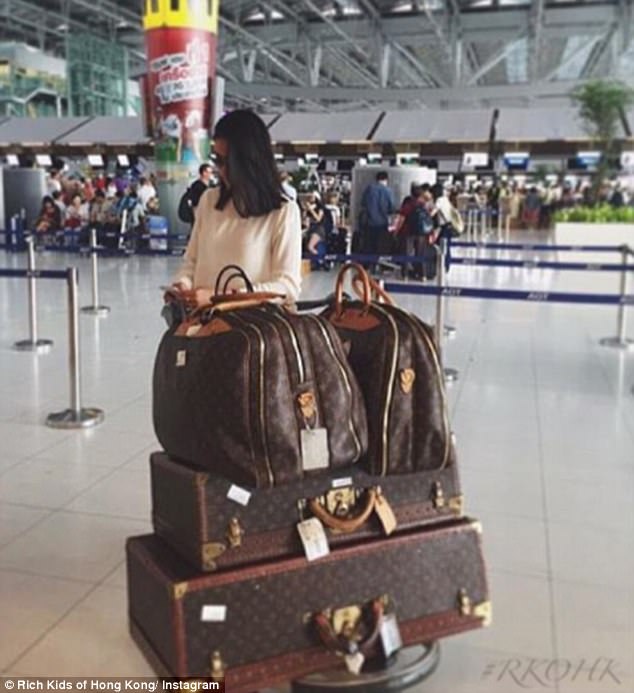khong can di dau xa cac thieu gia tieu thu hong kong cung song xa hoa khong kem gi con nha giau phuong tay