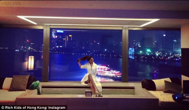 khong can di dau xa cac thieu gia tieu thu hong kong cung song xa hoa khong kem gi con nha giau phuong tay