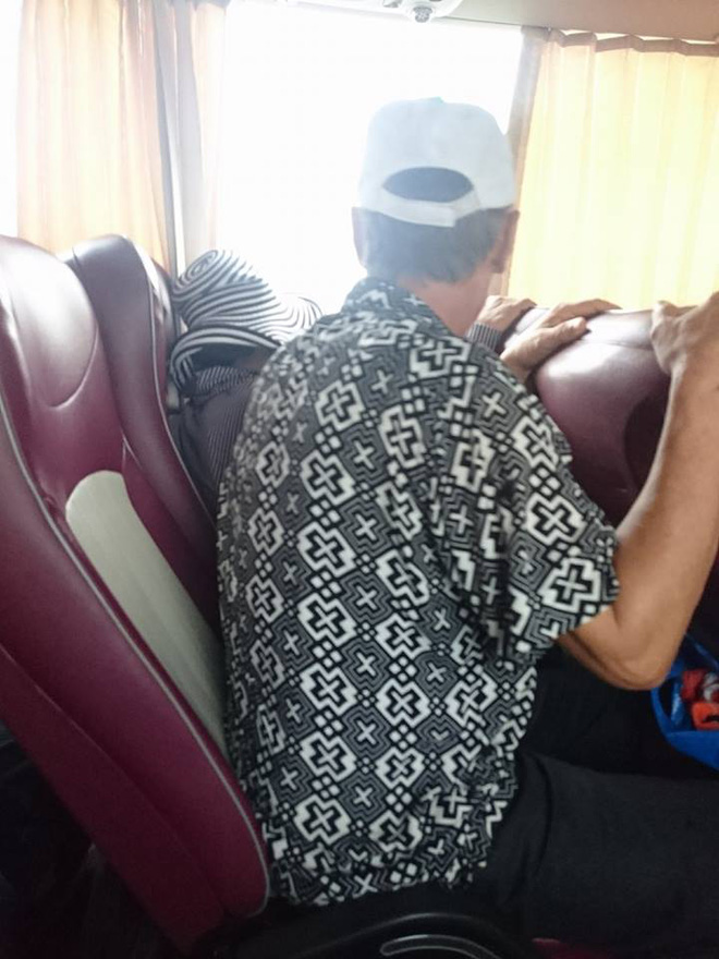 chuyen xe khach ha long ha noi va thai do cua 2 nguoi dan ong khien ta xot xa