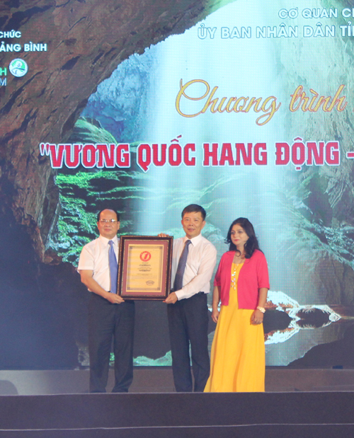 hang son doong nhan them 2 chung nhan ky luc lon nhat the gioi