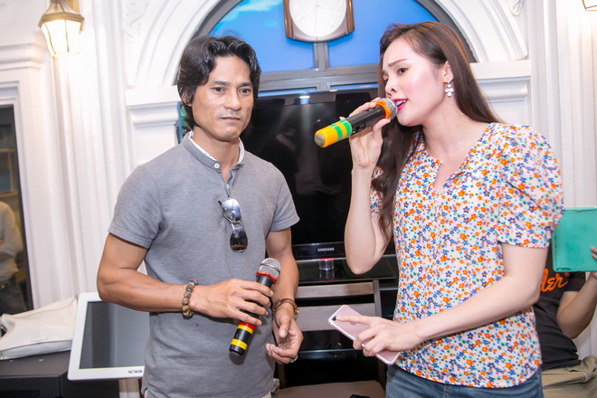 che linh cung hai con trai tat bat chuan bi cho liveshow