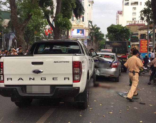 ha noi va cham lien hoan tren pho ba trieu 3 nguoi bi thuong trong do co 1 nan nhan mac dong phuc hoc sinh