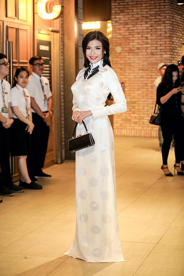 ba xa luong the thanh khoe ve dep diu dang voi ao dai truyen thong