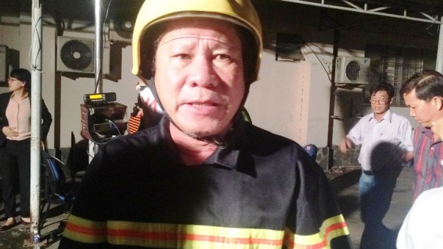 gan 400 chien si trang dem dap tat dam chay kinh hoang gan cang sai gon