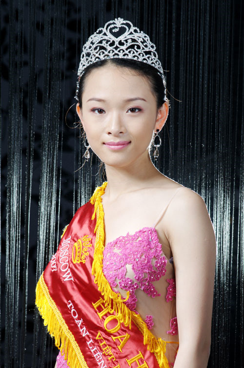 truong ho phuong nga hanh trinh tu hoa hau thong thao 3 ngoai ngu toi cao buoc lua dao lien quan tinh tien