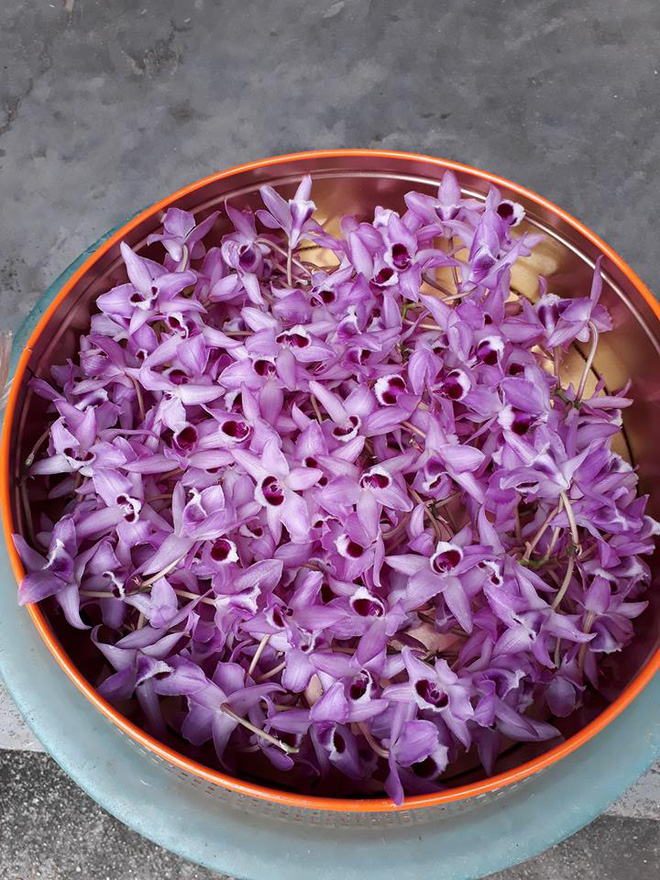 ghen tuc vi chong me hoa hon minh co vo vat trui chau phong lan bac trieu cua chong lam nuoc tam