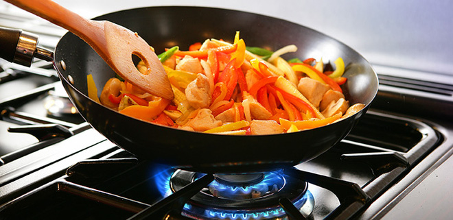 cu dung bep ga nhu vay chang khac gi tu dat bom trong nha sua mau thoi cac me oi