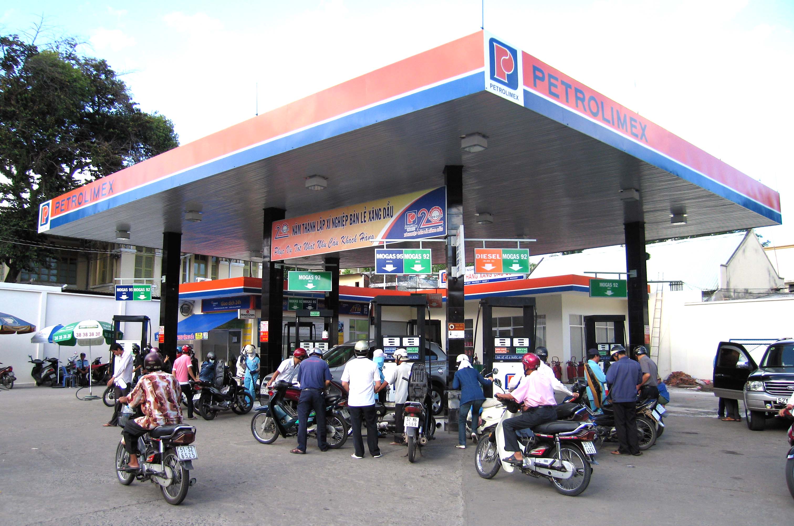 viet nam chi gan 27 ty usd nhap khau xang dau