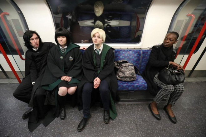 harry potter da buoc sang tuoi 20 hanh trinh 2 thap ky cua cuon sach tung nhieu lan bi choi bo