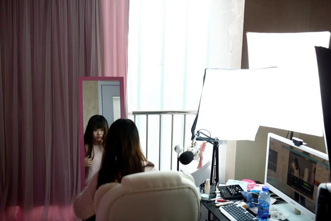 nen cong nghiep hai ra tien moi cho gioi tre trung quoc chi can livestream co ngay vai chuc trieu