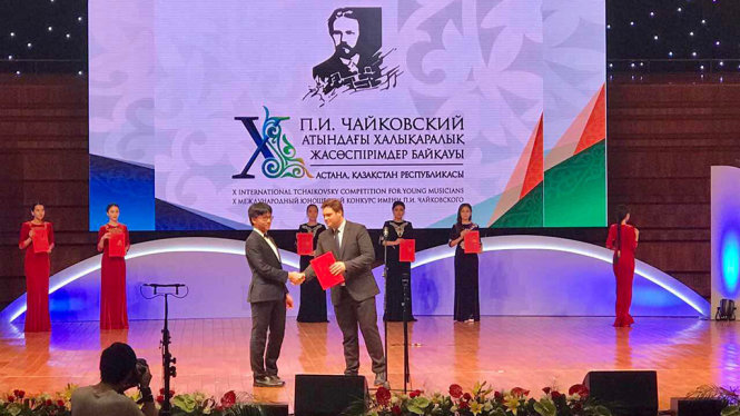 than dong violin quang tien dung top 8 tai cuoc thi tchaikovsky