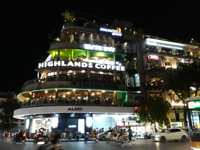 so sanh kha nang chup toi cua camera j7 pro co khau do f17 voi smartphone trung quoc cung tam gia khau do f20