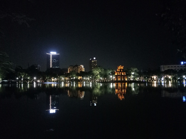 so sanh kha nang chup toi cua camera j7 pro co khau do f17 voi smartphone trung quoc cung tam gia khau do f20