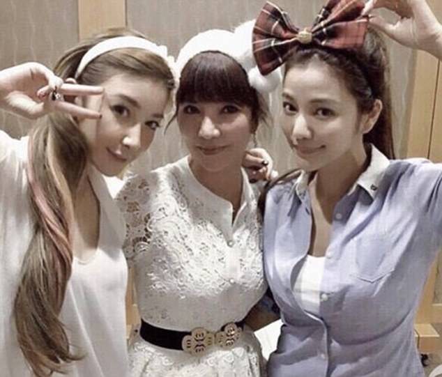 ai ma tin noi nhung nguoi phu nu xinh dep nay la me con mot trong so do da u70