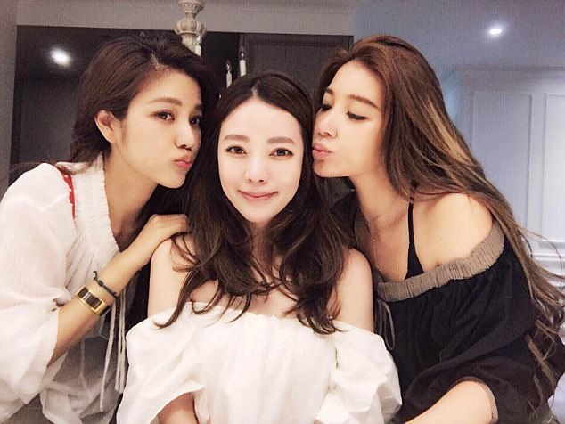 ai ma tin noi nhung nguoi phu nu xinh dep nay la me con mot trong so do da u70