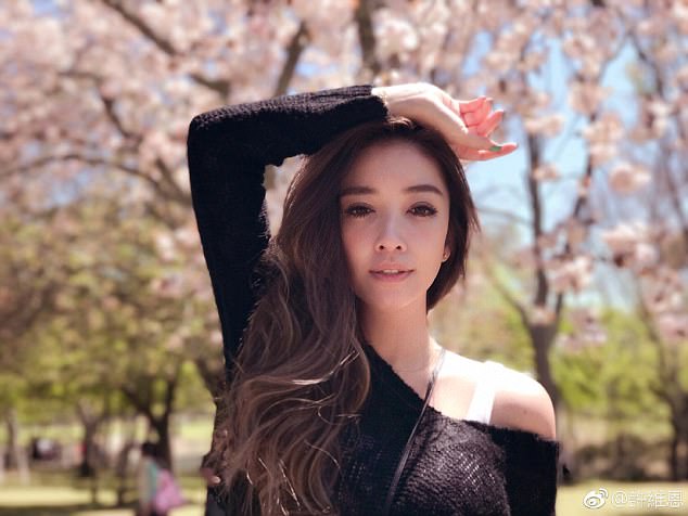ai ma tin noi nhung nguoi phu nu xinh dep nay la me con mot trong so do da u70