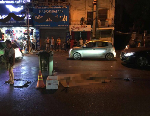 ha noi nga xuong duong sau va cham ba cu bi xe cho rac can tu vong tai cho