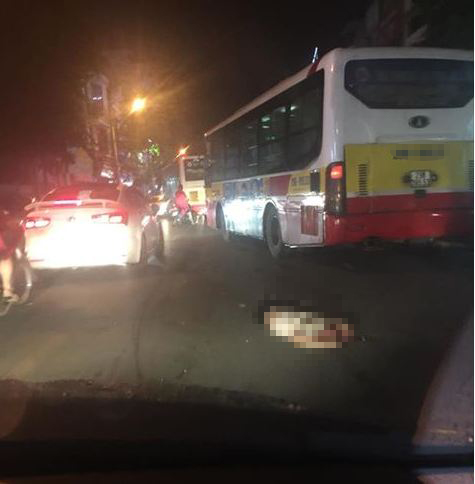 ha noi nga xuong duong sau va cham ba cu bi xe cho rac can tu vong tai cho