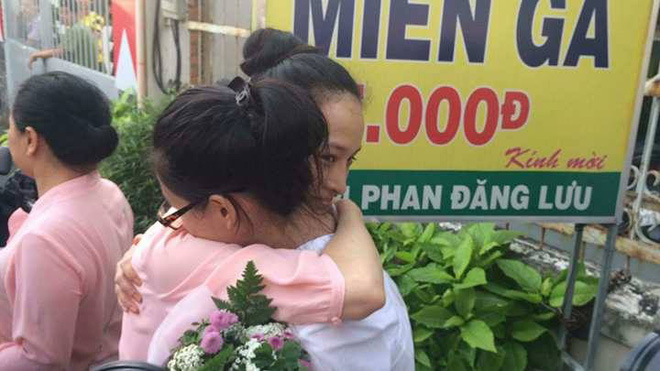 hoa hau phuong nga va thuy dung duoc tai ngoai
