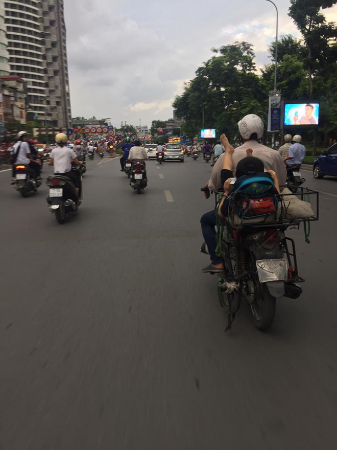 khoanh khac tren pho ha noi khien nguoi ta vua thuong vua gian