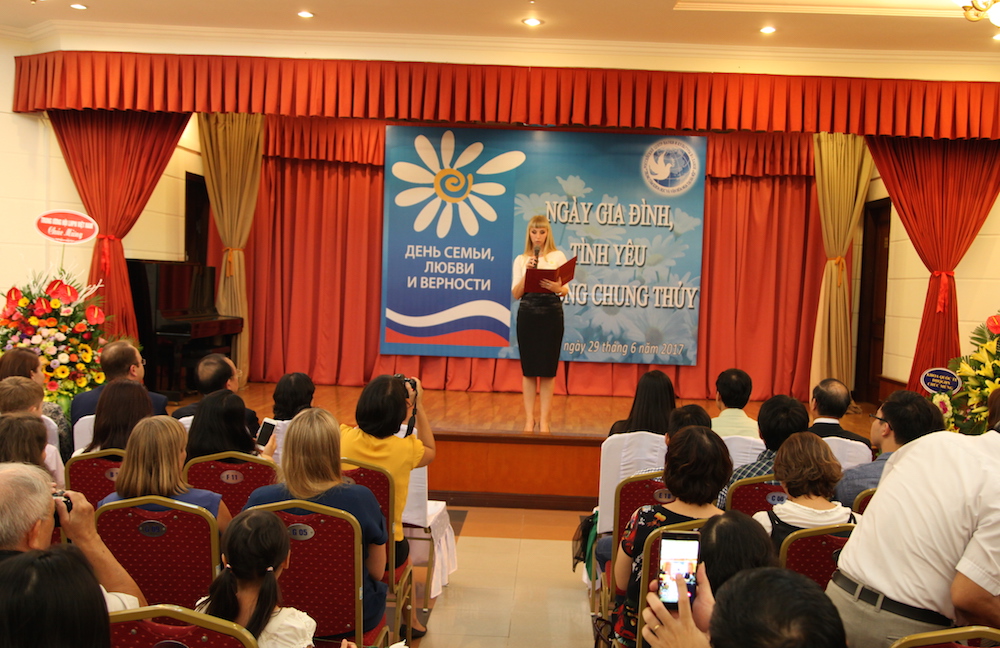 ky niem ngay gia dinh tinh yeu va long chung thuy cua nga