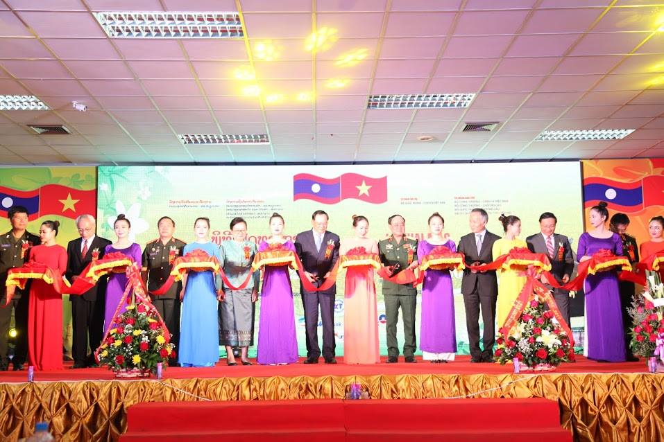 120 don vi doanh nghiep tham gia hoi cho thuong mai viet nam lao 2017