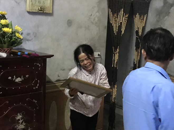 me gia om di anh con trai bi chem roi thi the gao khoc trong dam tang