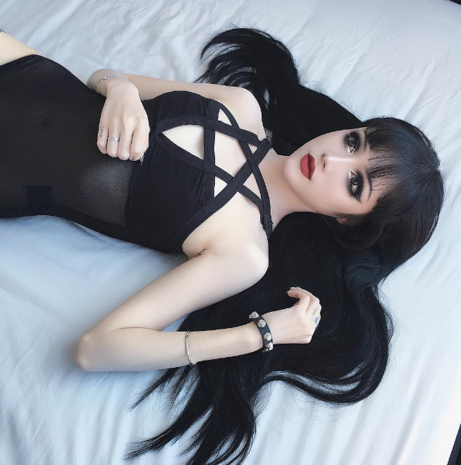 co gai trung quoc khien cu dan mang chao dao vi ve ngoai nhu mot bup be song