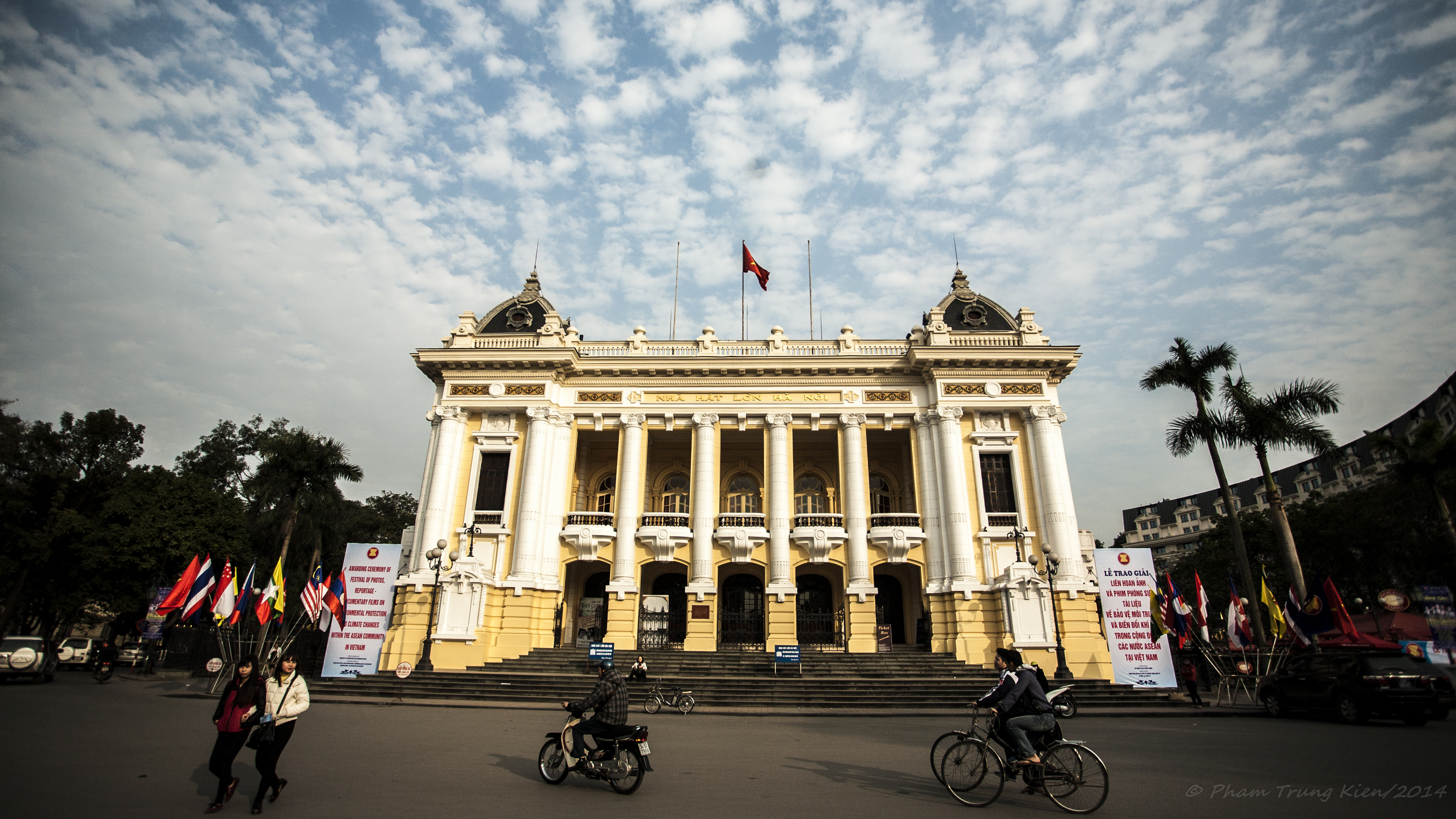 kham pha nha hat lon ha noi chi trong 15 phut